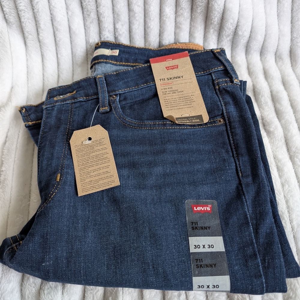 Levi's Women's Blue 711  Skinny Jeans. NWT. 30x30.